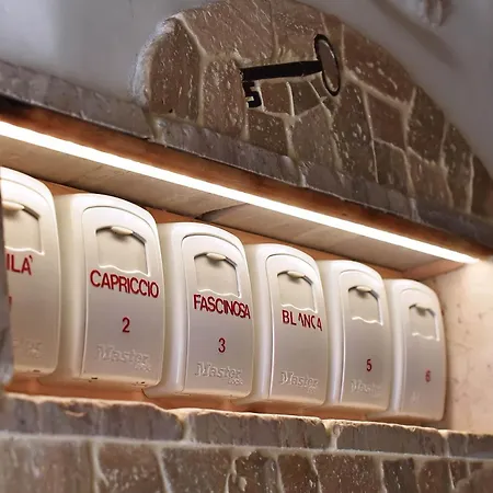 Arco Gaudi - Alcoba Batllo 3* Putignano