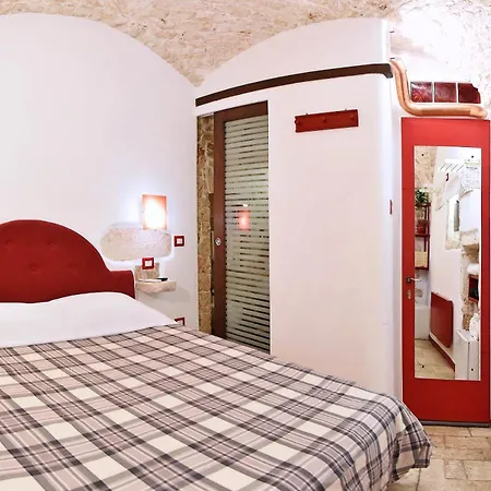Arco Gaudi - Alcoba Batllo 3* Putignano