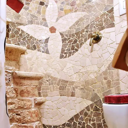 Arco Gaudi - Alcoba Batllo Frühstückspension Putignano